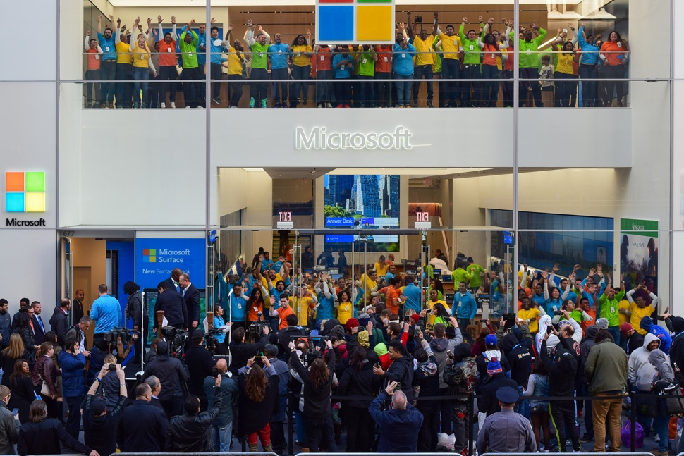 Microsoft Opens Its First Store In New York City | 677, 5th Avenue