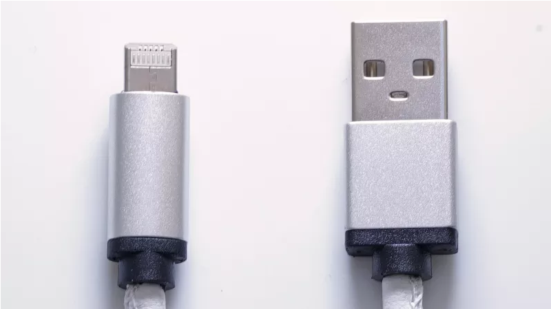 LMcable – a microUSB cable that doubles up as Lightning Cable to charge both Android and iPhone at the same time