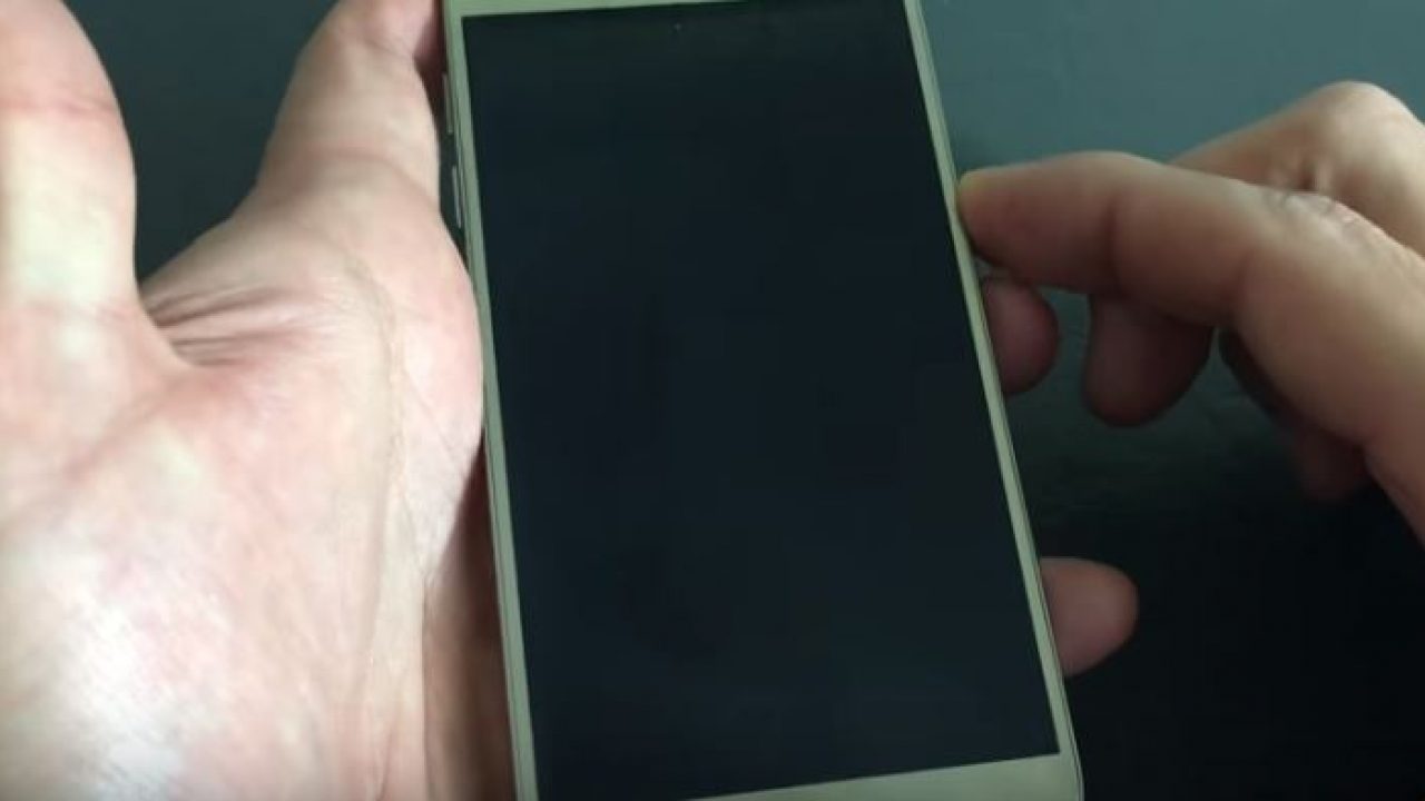 Iphone реагирует экран. Растянуть экран на телефоне. Черный экран Samsung s7. Самсунг s7 экран черный экран. Завис экран Samsung a9.